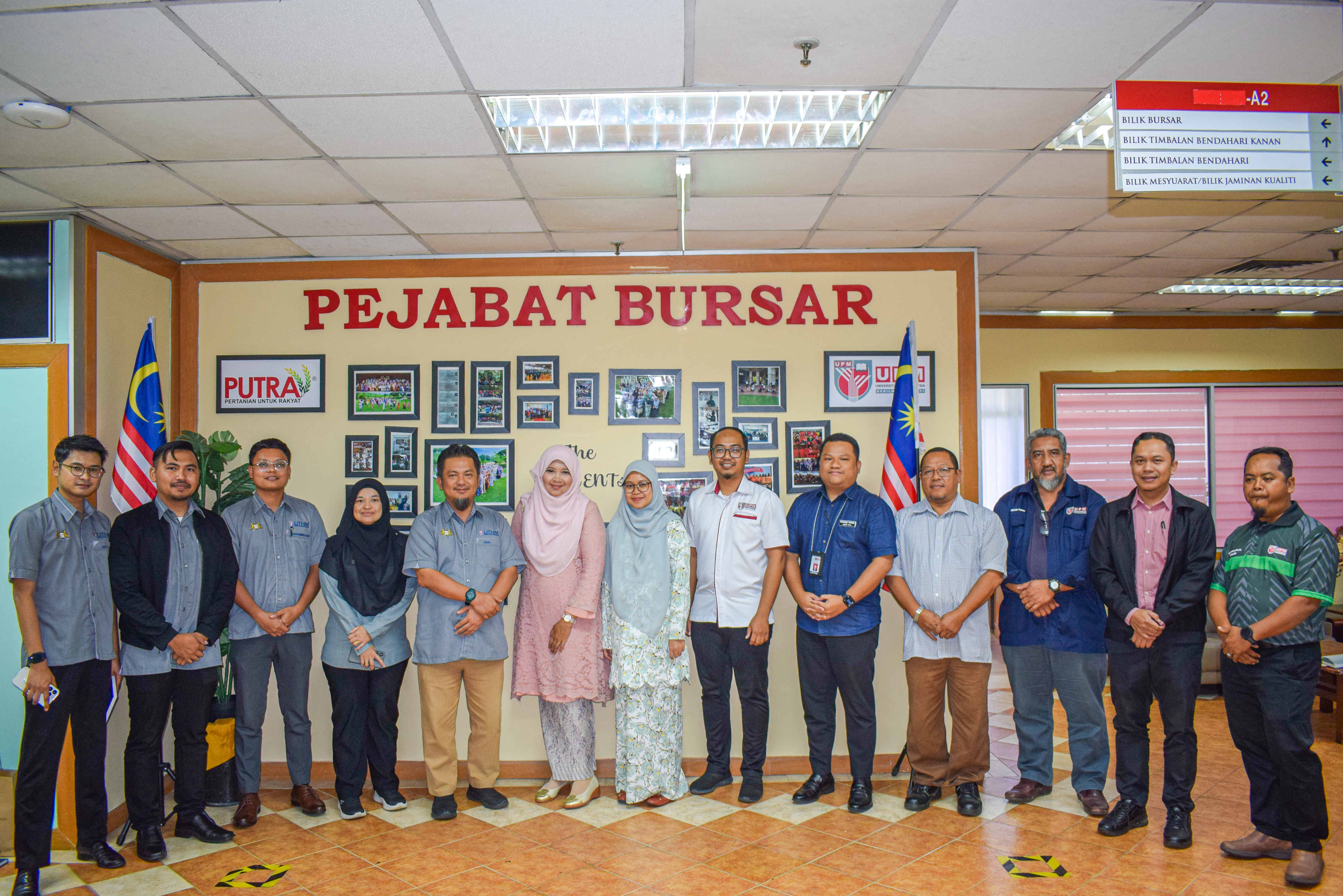 KUNJUNGAN HORMAT DAN LAWATAN PENANDA ARAS PEJABAT KELESTARIAN KEWANGAN, UNIVERSITI TUN HUSSEIN ONN MALAYSIA KE UNIVERSITI PUTRA MALAYSIA